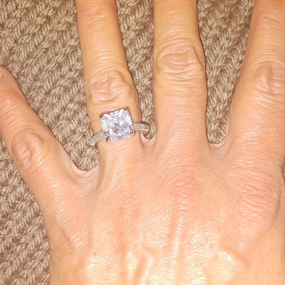 Silver ring with Cubic Zirconia - Picture 2 of 3